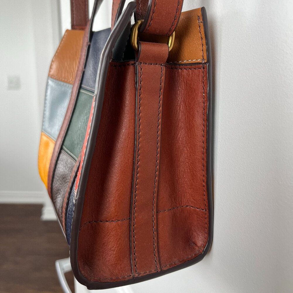 FOSSIL~ Multicolor Leather Crossbody Bag w/ Turnlock & Brass Tone Hardware - Picture 5 of 15